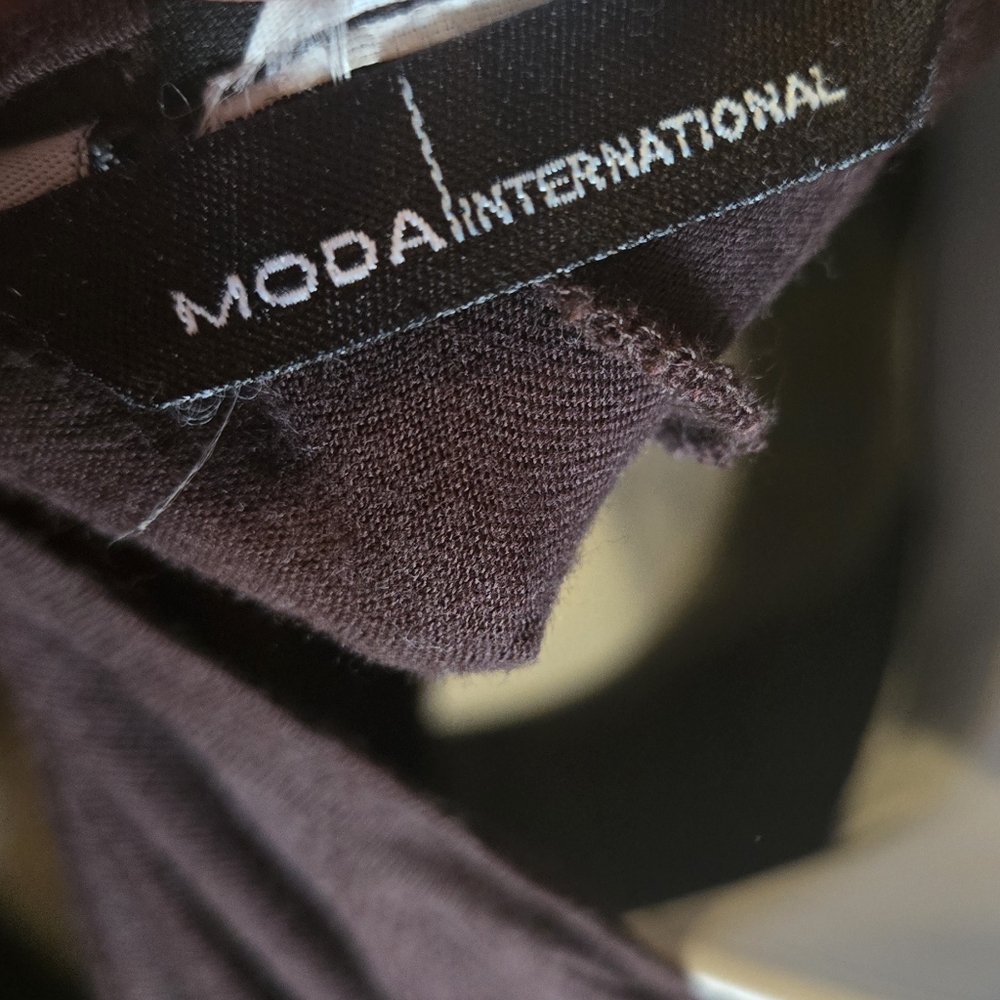 Moda International RARE Textured Ruched Chocolate Top SzM - Picture 8 of 8